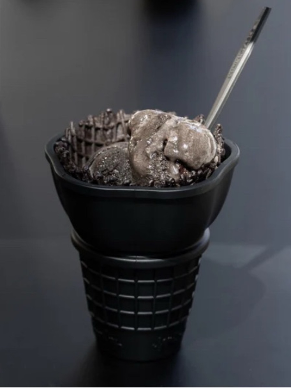 CJ Hendry x Jeni’s Ice Cream
Ltd Edition Black Silicone Ice Cream Cone Bowl